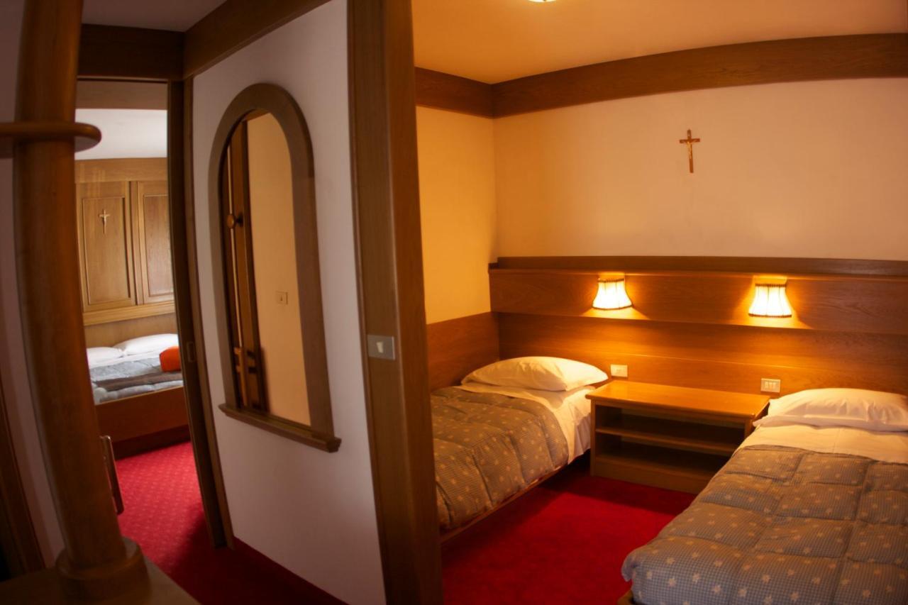 Hotel Catinaccio Vigo di Fassa Camera foto