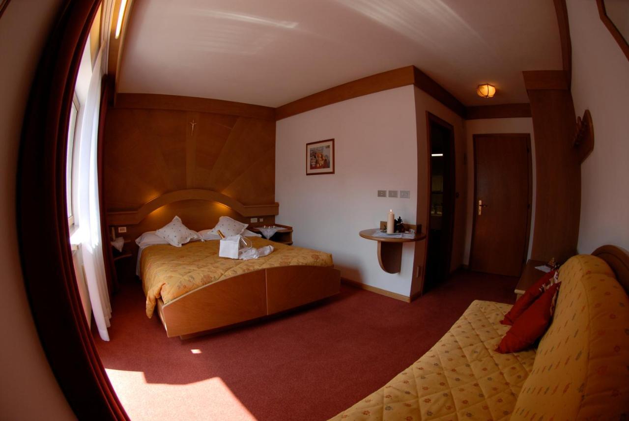 Hotel Catinaccio Vigo di Fassa Camera foto